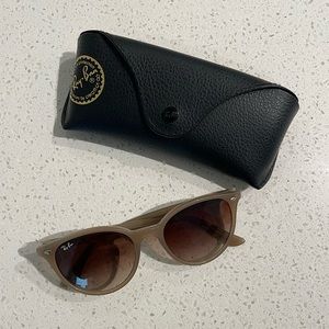 Ray-Ban Sunglasses (RB4305)